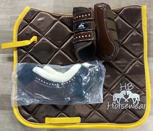 Juego de silla de montar premium con brillo, incluye orejeras, botas de cascabel, brida, halter, botas de protección y rienda, personalizable. - Product Image 4