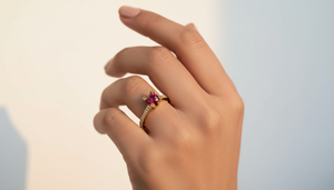 Bague de fiançailles en or 10 carats avec rubis et diamants de laboratoire VVS1, sertie pavé, design personnalisé fait main, bijoux fins pour mariage - Product Image 3
