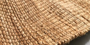 Tapis de cuisine et de pique-nique carrés modernes et tendance, tissés à la main en jute 100% durable, style Dhurrie, à rayures antidérapantes - Product Image 3