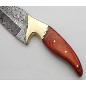 Couteau en acier de Damas avec manche en bois et garde en laiton, lame artisanale sur mesure pour usage culinaire - Product Image 3