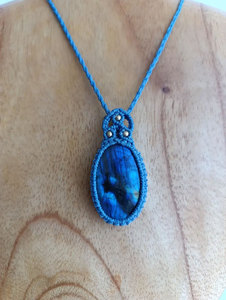 Collier pendentif en macramé fait main avec labradorite naturelle, effet éclatant, style bohème, guérison, cordon bleu réglable, bijoux - Product Image 2