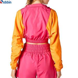 Ensemble 2 pièces sportif color block pour femme Bobbin : haut court zippé à manches longues et short rose assorti – Collection Printemps-Été - Product Image 3