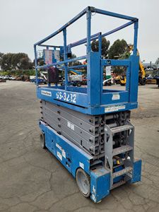 Plataforma Elevadora Móvil Hidráulica de Tijera Eléctrica Genie GS-3232 Usada, 100 kg, 10 m de Altura, Construcción de Aluminio, Almacén - Product Image 3