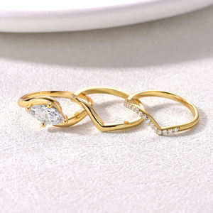 Ensemble de bagues de mariage de luxe plaqué or 18 carats avec diamant de laboratoire taille marquise unique, bande ondulée incurvée, certifié IGI - Product Image 3