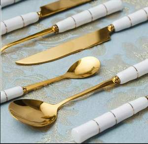 Couverts de table au design minimaliste pour des tables raffinées et des expériences culinaires de luxe discrètes. - Product Image 2