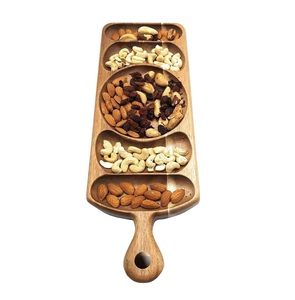 Plateau de service en bois fait main pour la décoration de table, la présentation des aliments, le service du fromage, du pain, des en-cas et des fruits - Product Image 1