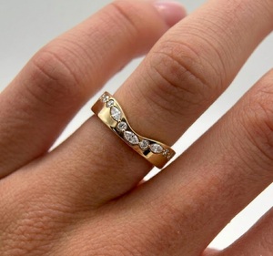 Bague de mariage large en or massif 14 carats, courbée, avec diamants de laboratoire marquise et ronds, en forme de U, style chevron, épaisse, pour femme - Product Image 3