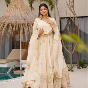 Buscando este hermoso vestido de diseñador del mismo color en tela de seda Chinon con interior y codificación con trabajo de secuenciación - Product Image 1