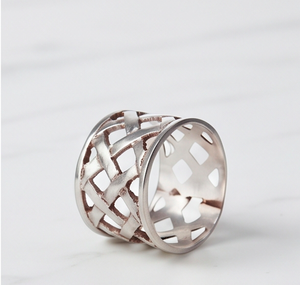 Stainless Steel Metal <b>Silver</b> Polish Curved Designed <b>Napkin</b> Ring Suitable For Table Decoration Kitchen Item - Product Image 1