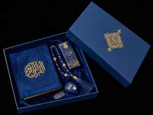 Coran multicolores avec tasbih dans un coffret cadeau, couverture en calligraphie dorée, design arabe, présentation élégante pour le Ramadan - Product Image 6