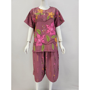Pyjama court pour femme, manches courtes et pantalon court, confortable à porter au quotidien, en tissu rayonne. - Product Image 3