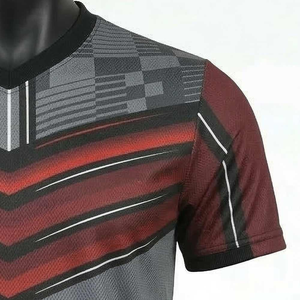 T-shirt à manches courtes pour homme, motif géométrique rouge et noir, col en V, séchage rapide, tricoté, sportif, coupe classique - Product Image 4