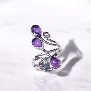 Anillo de Plata de Ley 925 con 3 Piedras de Corte Pera, Joyería Boho Personalizada, Anillo de Boda Clásico con Turquesa y Amatista Naturales Grandes y Gruesas - Product Image 1