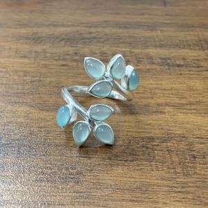 Anillo de Calcedonia Acuática de 5.0 Gramos, Elegante Accesorio de Joyería - Product Image 1