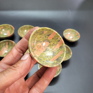Bol circulaire en unakite sculpté de haute qualité, 50-55 mm, étanche, décoratif, cadeau de mariage ou d'intérieur, provenant du Gujarat - Product Image 1