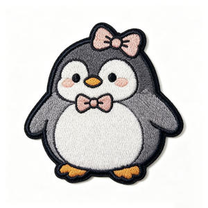 Écussons brodés personnalisés en gros, badges logo de haute qualité, étiquettes pour vêtements à coudre ou thermocollantes, prix usine. - Product Image 1