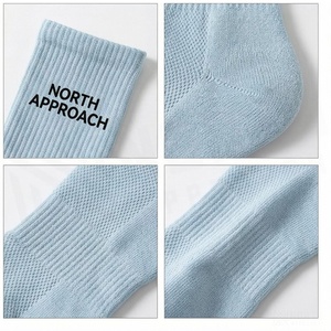 Calcetines North Approach para Adultos, Color Azul Claro con Estampado de Letras, Transpirables, para Uso Diario - Product Image 4