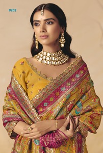 ผ้าไหมซารีดีไซน์หรูหรา พร้อมงานปักเลื่อมดิริแบบหนักแน่น เหมาะสำหรับงานแต่งงานและงานเลี้ยง รวมเสื้อปักเข้าชุด - Product Image 2