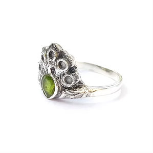 Green <b>Peridot</b> Gemstone <b>Ring</b> 925 Sterling Silver Handmade Unique Minimal Style Jewelry - Product Image 2