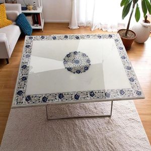 Mesa de Centro de Mármol Contemporánea de Alta Gama Hecha a Mano con Incrustaciones de Piedra Natural para Interiores de Hoteles de Lujo - Product Image 2