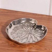 Élégant plateau décoratif en métal argenté en forme de feuille, fait main, pour centre de table, mariage, célébration, décoration d'hôtellerie