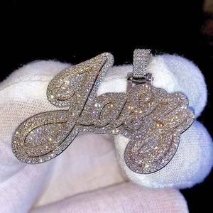 Colgante de Letra Estilo Hiphop con Moissanita, Plata 925, Bañado en Oro de 18K, Corte Brillante Redondo, Unisex, Regalo, Amuleto para Uso Diario - Product Image 1