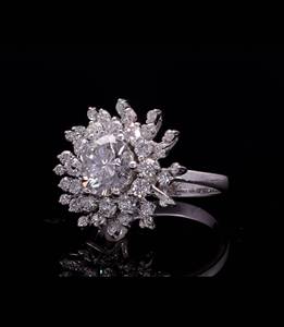 Anillo de Diseño con Halo Floral y Diamantes, Certificado IGI, Oro de 18K, para Mujer, Joyería Elegante para Novia, Regalo para Boda y Fiesta - Product Image 1
