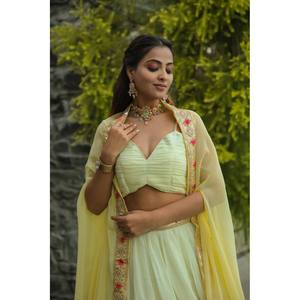 Ropa de Diseñador India y Pakistaní, Lehenga Choli con Intrincado Trabajo de Hilo, Dori y Lentejuelas - Product Image 4