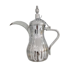Théières en métal de design arabe et pot de service à café et expresso en acier inoxydable de couleur argentée Dallah avec accessoires de couvercle supérieur - Product Image 1