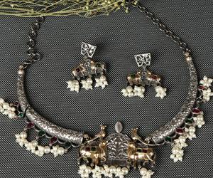 Parure de collier et boucles d'oreilles bohème en laiton plaqué or et argent antique bicolore, ornée d'éléphants et de pierres d'onyx, pour mariée et femme - Product Image 5