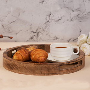 Plateaux ronds en bois de manguier élégants avec poignées découpées Lot de 2 plateaux décoratifs multiples pour servir des collations au café Cuisine Salle à manger - Product Image 6