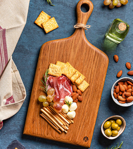 Planche à découper en bois artisanale unique, avec des motifs artistiques de grain de bois, pour accessoire de cuisine - Product Image 1