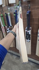 Batte de cricket légère en saule anglais, fabrication artisanale professionnelle, logo personnalisé OEM, qualité export - Product Image 4