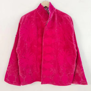Chaqueta de Terciopelo Rosa Bordada a Mano con Arte Floral Folclórico, Estilo Boho Étnico, Abrigo de Invierno para Mujer, Prenda Vintage, Transpirable - Product Image 1