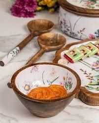 Bol en bois fait main avec motif floral et couvercle pour servir les aliments - Product Image 2