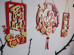 Ensemble de panneaux muraux pour accueillir le printemps 2024, panneau décoratif en bois avec les mots Spring Van Su Nhu Y pour la décoration de la maison - Product Image 5