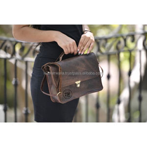 Sac à bandoulière en cuir de chèvre fait à la main avec broderie du Rajasthan 7*5 pouces - Product Image 3