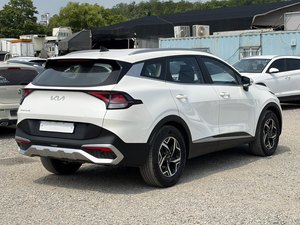 Voiture d'occasion blanche SUV 2022 Sportage Essence 5 places Entrée par clé intelligente Sièges en cuir chauffants Phares LED Turbo Fiable - Product Image 2