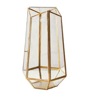 Lanterne à bougie en laiton en métal faite à la main pour décoration d'hôtel de mariage Bougeoir Terrarium Bougeoir en verre transparent - Product Image 1