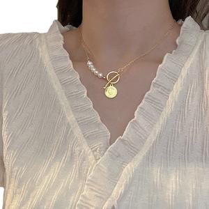 Collar con Colgante de Moneda con Perla de Agua Dulce Estilo Retro Francés para Mujer, Joyería Personalizada Versátil, Moderna y Elegante - Product Image 4