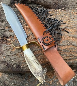 Cuchillo de Caza Hecho a Mano con Mango de Asta de Ciervo, Hoja de Acero al Carbono, Diseño de Punta Caída, Funda de Cuero, Herramienta de Supervivencia para Exteriores - Product Image 4