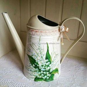 Bidon d'eau en acier galvanisé robuste avec un élégant motif floral en émail peint à la main idéal pour la décoration de jardin rustique de ferme - Product Image 4
