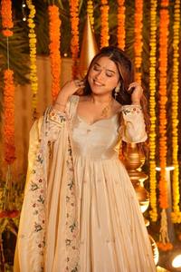 Robe en soie lourde brodée, dernière collection 2024, avec palazzo et dupatta - Product Image 4