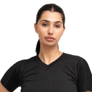 Camiseta negra de manga corta con cuello en V para mujer, camiseta básica informal ajustada, camiseta elástica para el día a día, ropa de moda para mujer, ropa de verano - Product Image 2