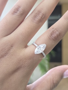 Anillo de Compromiso Solitario de Oro de 14K con Diamante Cultivado en Laboratorio Marquise, Engaste de Puntas, Banda Pavé, Certificado IGI, Joyería de Lujo para Mujer - Product Image 1