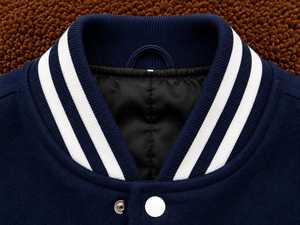 แจ็คเก็ตวาร์ซิตี้แบบสองสีสั่งทำพิเศษ สีน้ำเงินขาว แจ็คเก็ตเบสบอลแบบ Letterman ปักลายปะติด กระดุมแป๊ก สตรีทแวร์ แจ็คเก็ตบอมเบอร์ - Product Image 5
