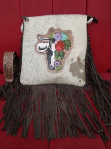 Sac bandoulière unisexe de luxe personnalisé en cuir de vachette occidental, motif floral solitaire gravé à la main, étanche et antivol, en stock - Product Image 4