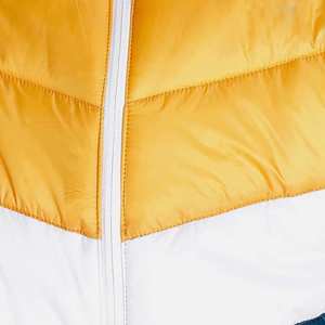 เสื้อแจ็คเก็ตพัฟเฟอร์ทรงครอปสำหรับผู้ชาย รุ่น TOP SHOW สีเหลืองฤดูหนาวและสีเขียวกลาง แบบสองด้าน สไตล์ทำสีซีดแบบ Dirty Washed ปักลายดาว ดีไซน์พิเศษ - Product Image 4