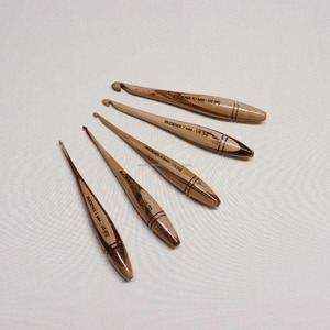 Ganchillo de Madera Ligero de Primera Calidad, Herramienta de Tejido Hecha a Mano para Principiantes y Profesionales - Product Image 2