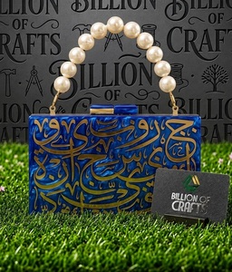 Pochette élégante en résine faite à la main pour femme, avec calligraphie arabe, poignée en perles, coque rigide, pour fêtes et mariages - Product Image 4